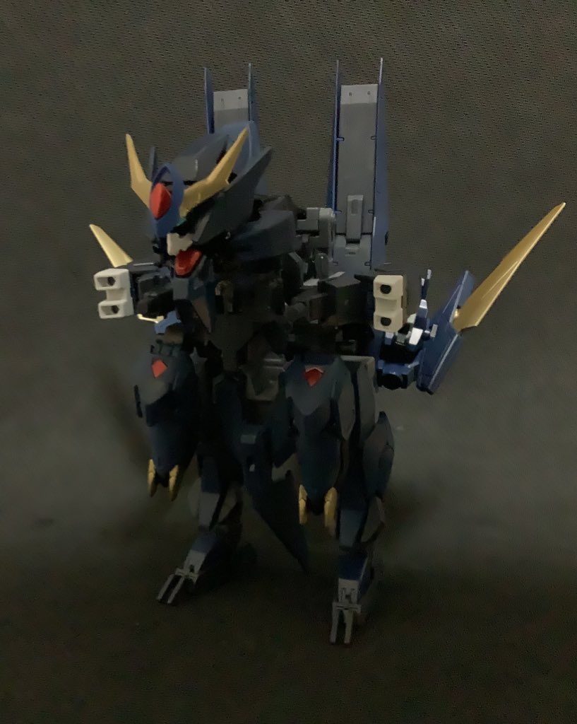 レオアーマー・ライオラプター他のアーマー同様、AIによる戦闘補助が可能。単体では爪を用いた格闘戦を得意とする。