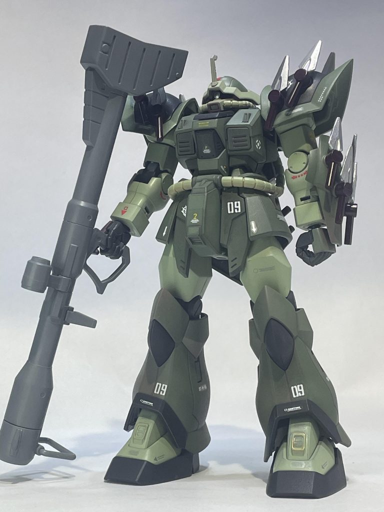 イフリート・シュナイドをジオン残党軍使用をイメージして量産カラーに全塗装しました。