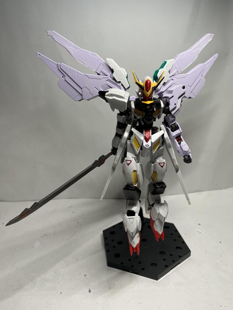 設定〜片腕のマルコシアスアームの力を起動させることによりMS(マルコシアス)ウィングを装備。背後に装着されてる大刀を武器にする中の人米〜モードチェンジする機体っていいよね!(ツインアイはオッドアイで赤と緑)