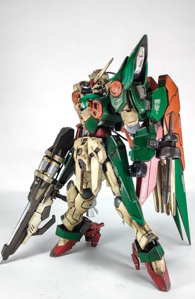 フェニーチェの改造作品はフェニーチェを二体使って左右対称にしたり、リナーシタっぽくしたり、ゼロっぽくしたりをよく見かけると思います。が、フェニーチェは左右非対称だからこそだろ! という偏った思想のもと誕生しました。