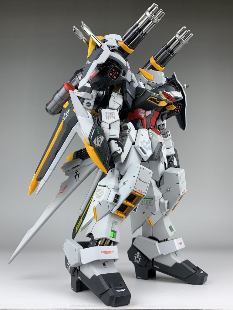 斜め前(右向き)から！さっきとはまた少し違った印象を感じて僕はめちゃくちゃ好きなショットです！脇腹のデカールがえっちポイント😍