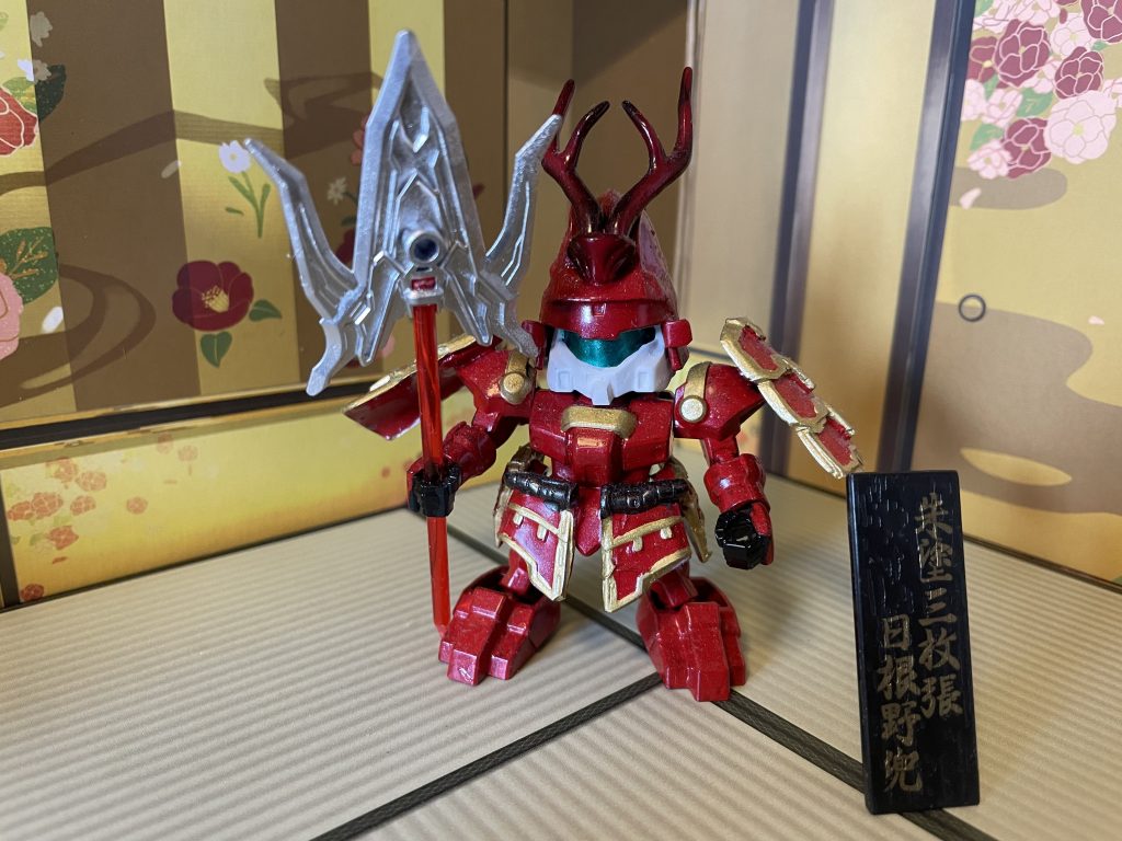 朱塗三枚張日根野。こちらもイメージはゲームで人気なあの人の一族。朱塗の十字槍(三叉？)が映え。