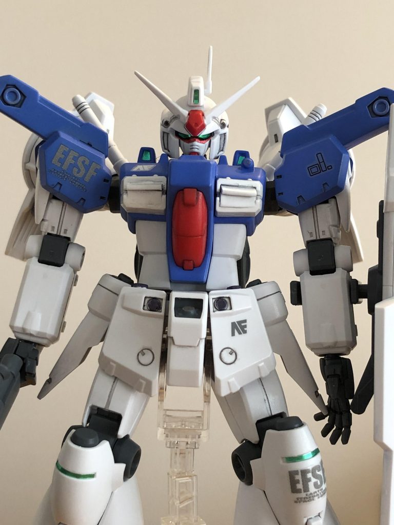 頭部もあまり弄りませんでしたが、少しだけカメラアイが前に来るように変更しました。