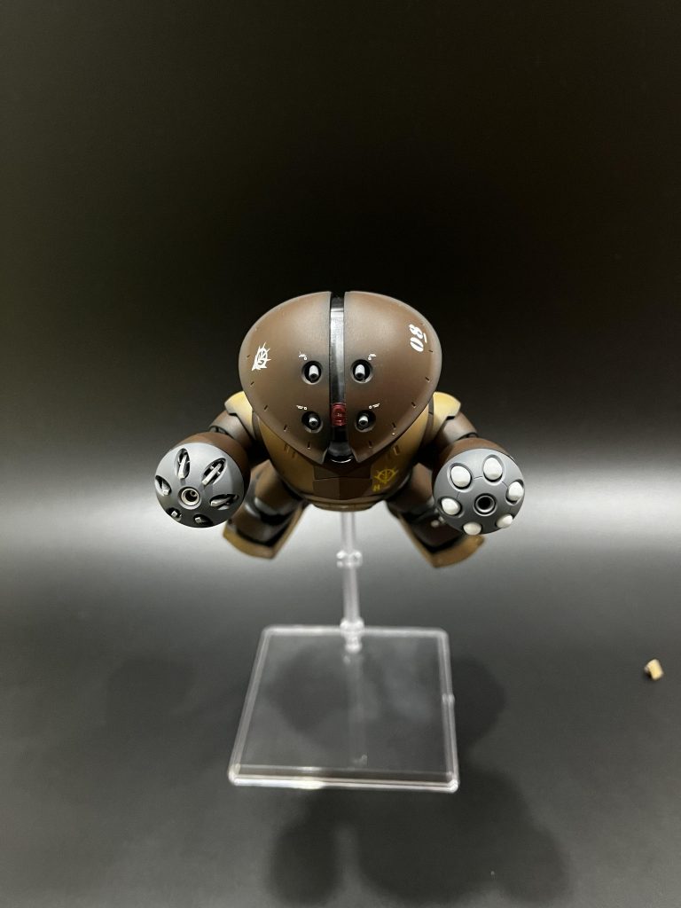 内部構造がABS樹脂だったので割れが怖かったですがメカサフを砂吹きすれば問題なかったです。プライマーとか吹いた方がよかったんでしょうがめんどくさかったので工程飛ばしました。