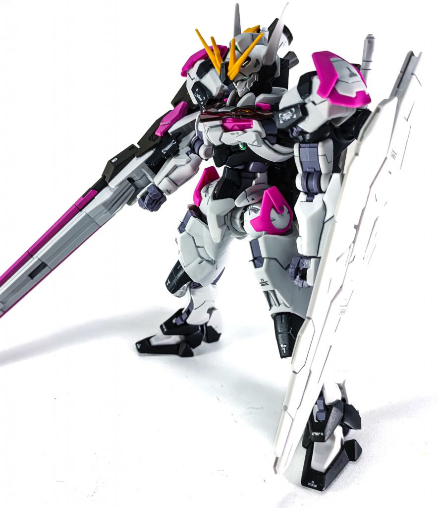 という事でガンダム・ルブリスでした。最新キットのミキシングとかなり贅沢をしています。よく見るとデザインナイフで無理やり塗装剥がしてたり合わせ目ちゃんと消えてなかったりするんですが、なかなか見栄えがいいのでお気に入りです。水星の魔女をテレビで見れる日が楽しみですね。最後までご覧いただきありがとうございました。よければ過去作も見てやってください。