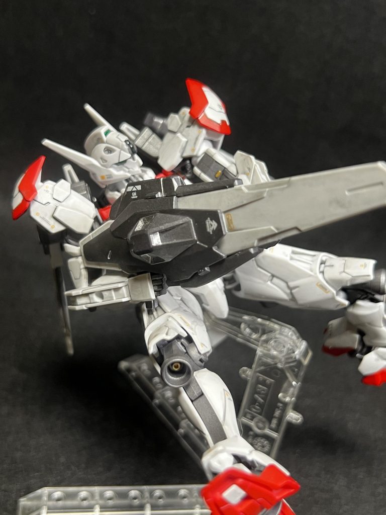 今回は全部艶消しにした事で時間の短縮をしてみました。結構イケメンになったと思う。敢えてヒーローチックにこだわってみました。