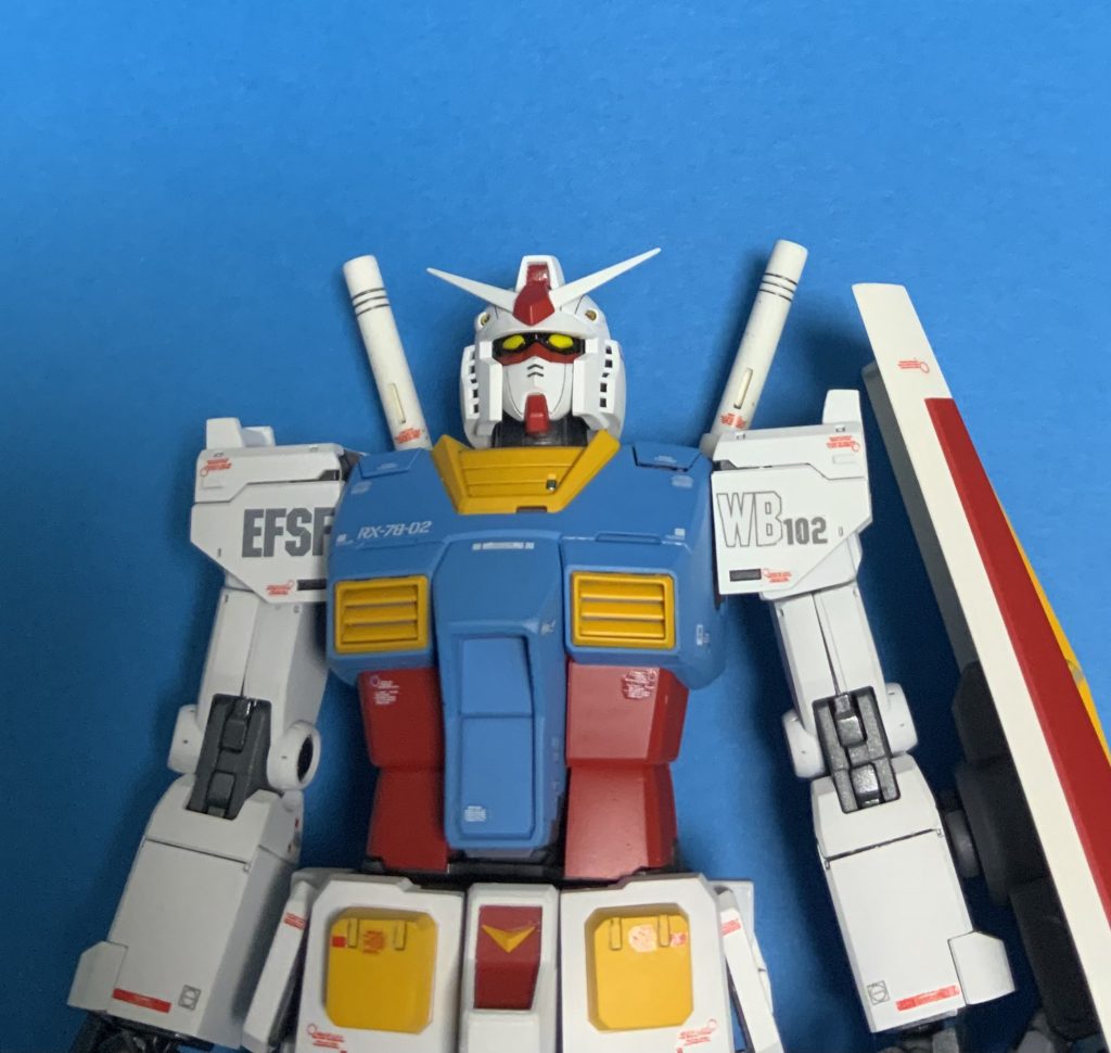 フェイス部ですが劇中の安彦顔に近づける様、Ver.3.0のものを使用して改修しています。