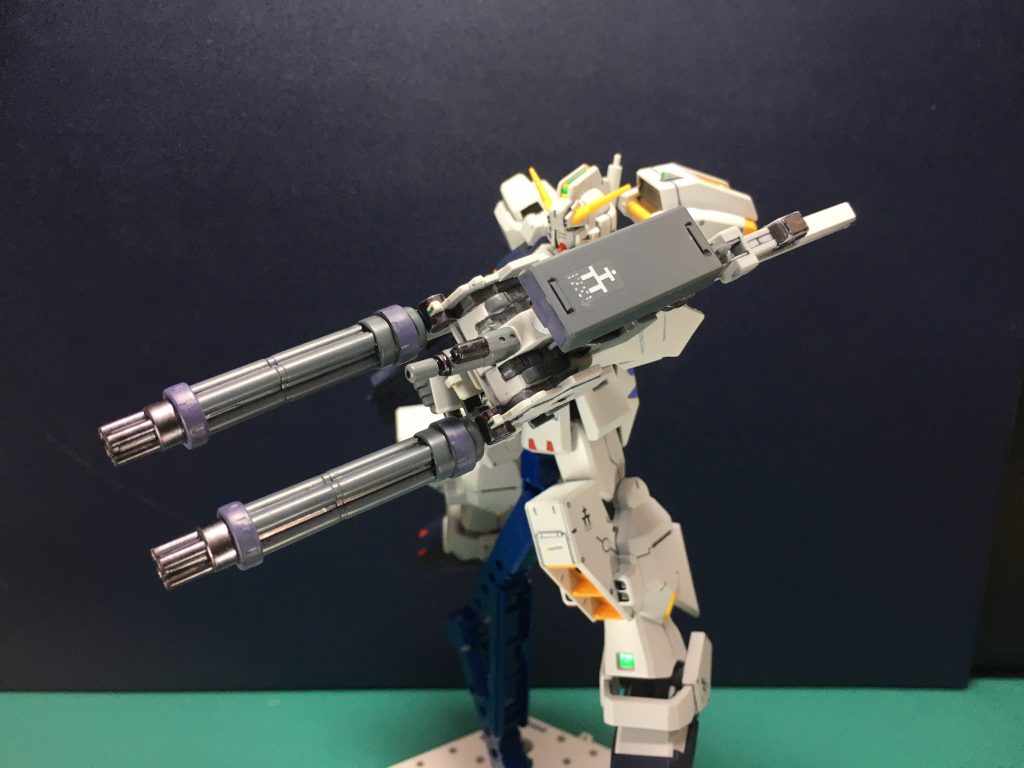 ガトリングガン装備。面制圧を目的としており、後衛での支援で威力を発揮します。 なおランチャー・ガトリングガンを装備するとそちらがメイン、元々シールド側に装備しているメガ粒子砲がサブ兵装になります。