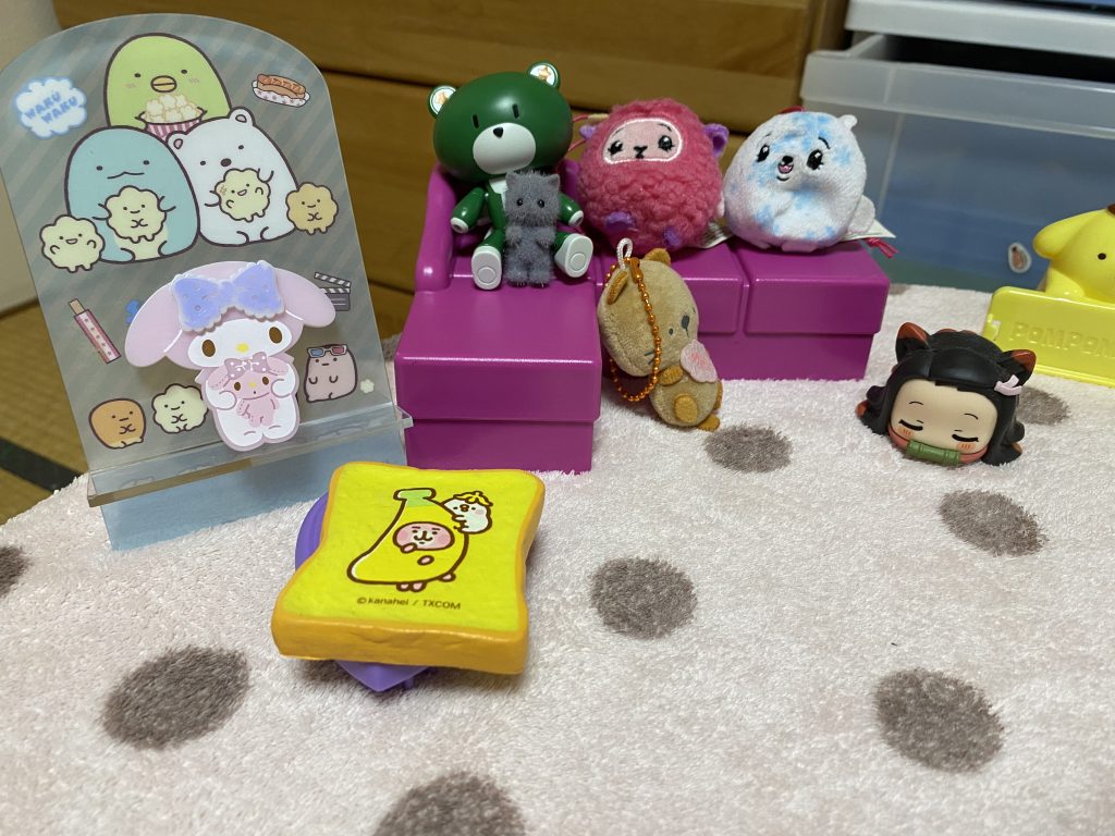 早速、お友達ができたそうです。ピンクがいいというので、「ぴ、ピンクもあるよ？今度お店行ってみる？」「いくーっ！」さて、本当に行くことになるでしょうか^^;