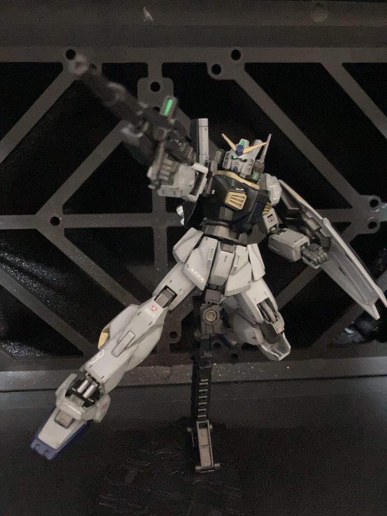 ダクトやアンテナはガンダムマーカーEXのイエローゴールドで塗装