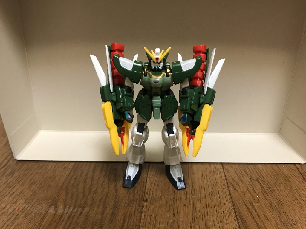 機体名:ガンダムナタク全高:16.4m重量:13.5tチームプリズムによって、強化改修が施されたアルトロンガンダムの改修機。龍を連想させる両腕の大型クローと、濃い緑のカラーリングが特徴。