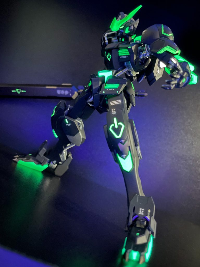 目は赤とかに光る方が良かったかも…