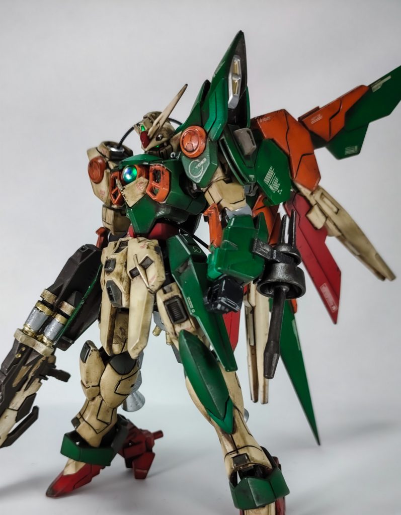 角度おばけ。逆方向から見るとなんだかひどくスッキリして見えたため採用を見送りました。塗装はいつも通り水性ホビーカラー、タミヤエナメル、4アーティストマーカーを使用しています。筆塗りです。ウェザリングもいつも通り、ウェザリングカラー、リアルタッチマーカー、ウェザリングマスターです。スタイルの変更、パイピング、ジャンクか30MMのパーツでヒール化しています。丸っこいフェニーチェのパーツは控えめに、シャープなリナーシタのパーツ多めで構成しています。スジボリは太くしすぎましたね!