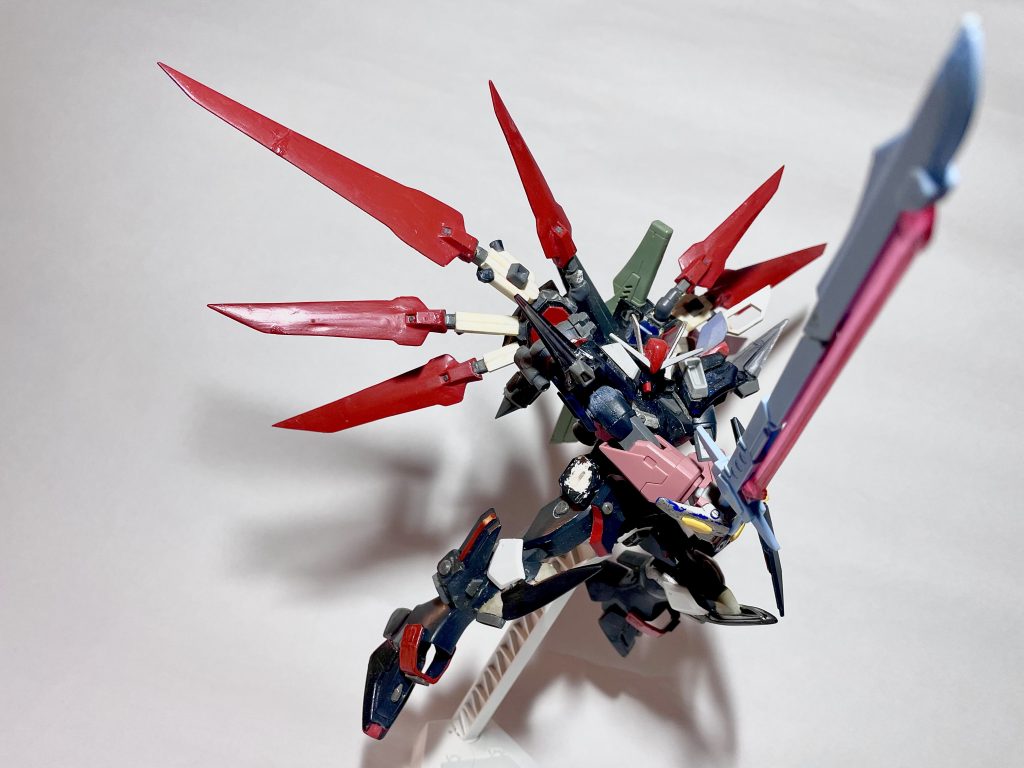 当時はなかなかの良キットのデスティニー。ドラグーンはプロヴィデンスのものにプラ板ってパテで作製しています。