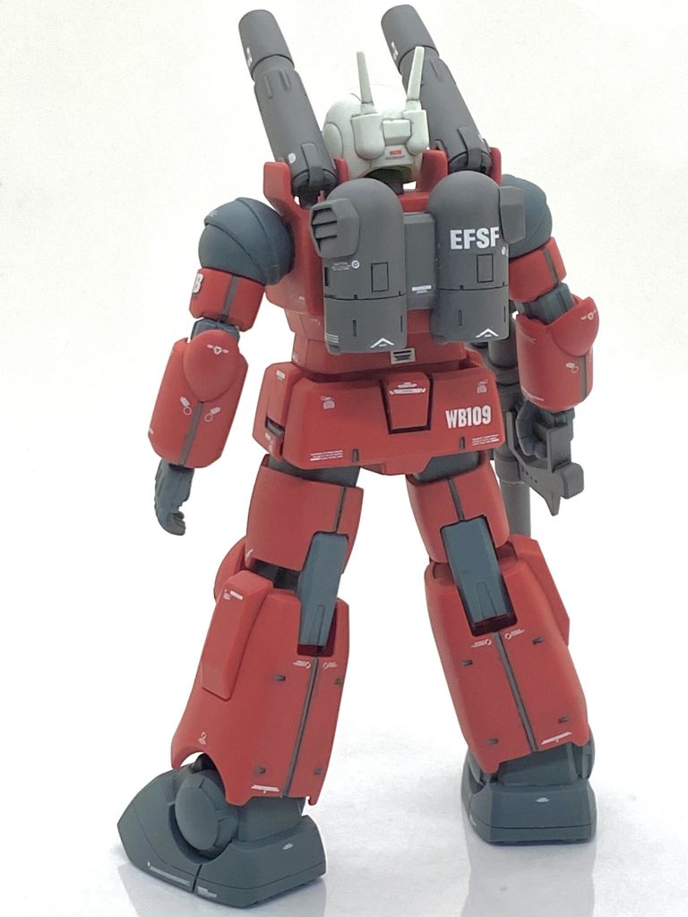 塗装箇所とカラーレシピ240mm低反動キャノン、スプレーミサイルランチャー、バックパック等→(クレオス)RLM75グレーバイオレット肩、足、太腿上部等→(クレオス)旧ガンダムカラーエクストラダークグレー胴体キャノン基部、膝、肘裏の合わせ目部→(クレオス)旧ガンダムカラーレッド1ビームライフル先端部→(ガイア)フレームメタリック(1)ビームライフル可動式センサー→(ガイア)スターブライトゴールド