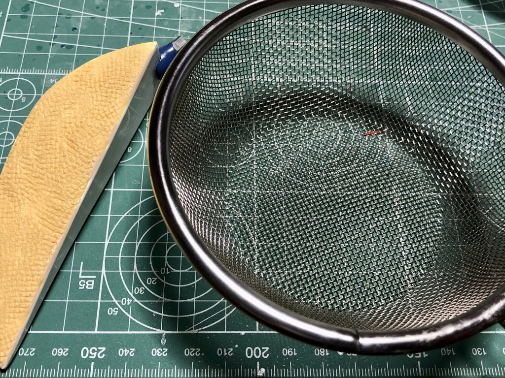 今回サイの代表のシワはこの百均で売ってる篩を使ってつけました。良い感じに模様がついてくれましたまた動物なのでウェザリングも。ガンスタさんでウェザリング投稿は初でした。久しぶりのウェザリングも楽しかったですね 閲覧ありがとうございました