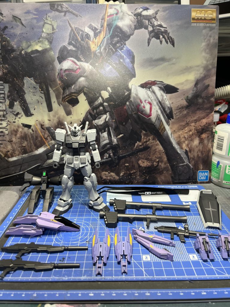 塗装はアクリジョンベースとアクリジョンを混ぜたものを使用。