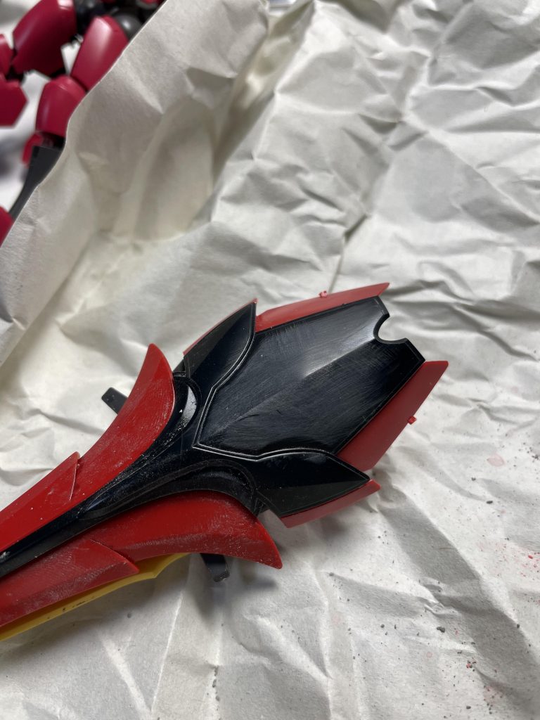 シールドのジオンマーク消し。ペンサンダーが大活躍してくれました。