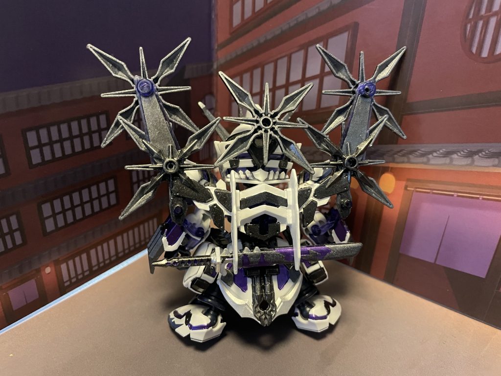 自前の改造の時はお見せできなかったバックショット。何かいわくありげな穴や機構があるのですが…