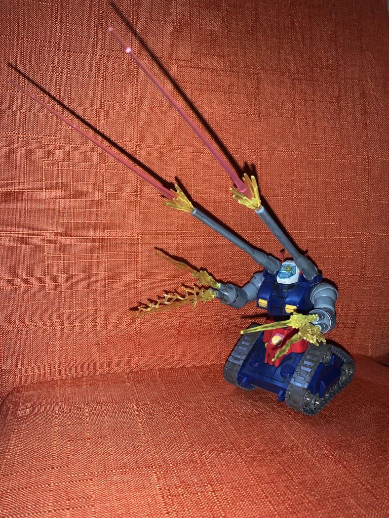 エフェクトパーツ様様やでぇ。模型店行ってきましたが、境界戦記?のキットしかなくてガンプラが購入出来なかったので、明日ららぽーと福岡かガンダムベース福岡に行ってくるべ。