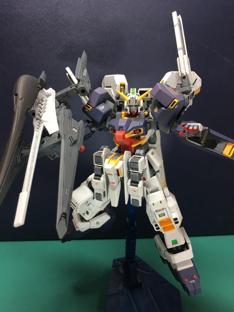 　複合武装のコンセプト検討段階で、予備のウインチキャノンを母体に可動式フレームに接続してバインダーユニットを装備することで可変式の複合武装として誕生した、というストーリーを想像しています。