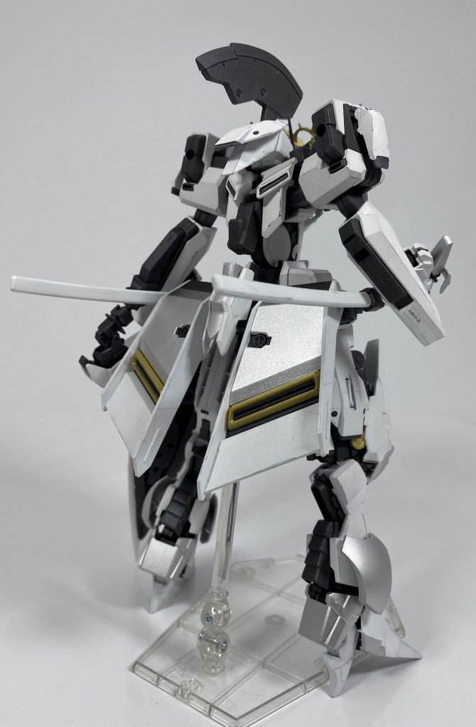 [光風の幻装兵フリス・シルフレア]フォースGUNSTARDOMに所属するダイバー、まるいるかが制作したガンプラ。まるいるかが所属している創作サークル「聖華世界」の登場機体をイメージして制作しており、そのデザインにはまるいるかの好みが強く反映されている。