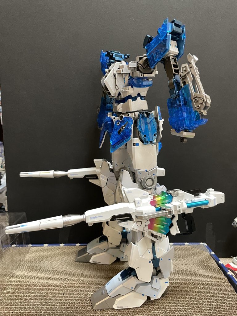 全パーツをまとめて塗装するスペースと道具がなかったので1箇所塗装してはまた別の箇所をという風に仕上げていきました