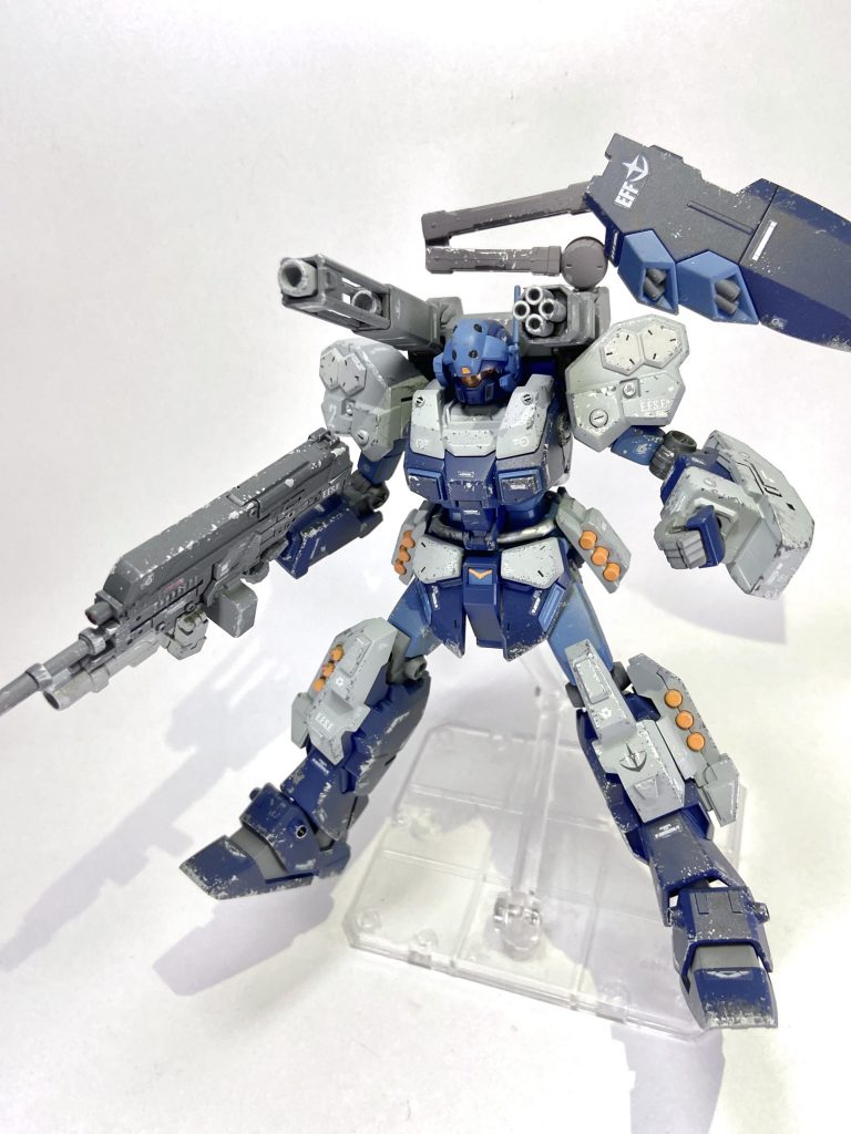 塗装ハゲを表現したかったので、シルバー塗料をチッピングしてます。