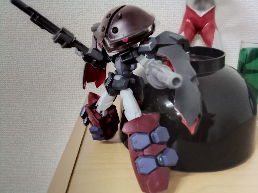 初期案状態ラスボスは”フルアーマーなアッガイ”にすることはもともと決めていました。アッガイの頭が予想以上にデカく思い切ってカバーパーツを取っ払うことを決断。