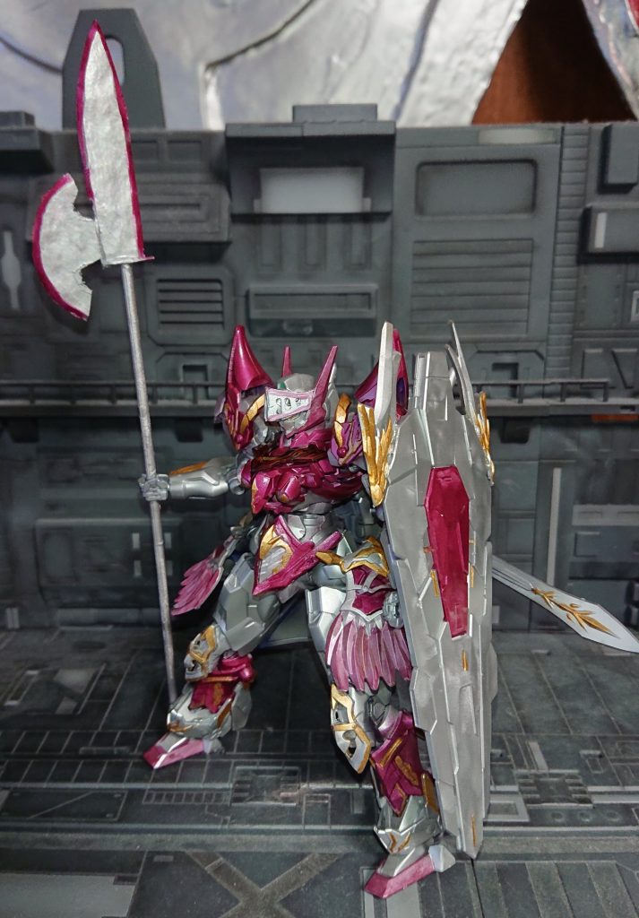 騎士系SD新作はレジェンド騎士系が入手が難しい今は使いやすいし買いやすい品ですね特にアーサーmark3はいつも困ってたグリーブ(足鎧)のパーツがあり剣も大きくそのまま持たせられるなど非常に使い勝手が良いです