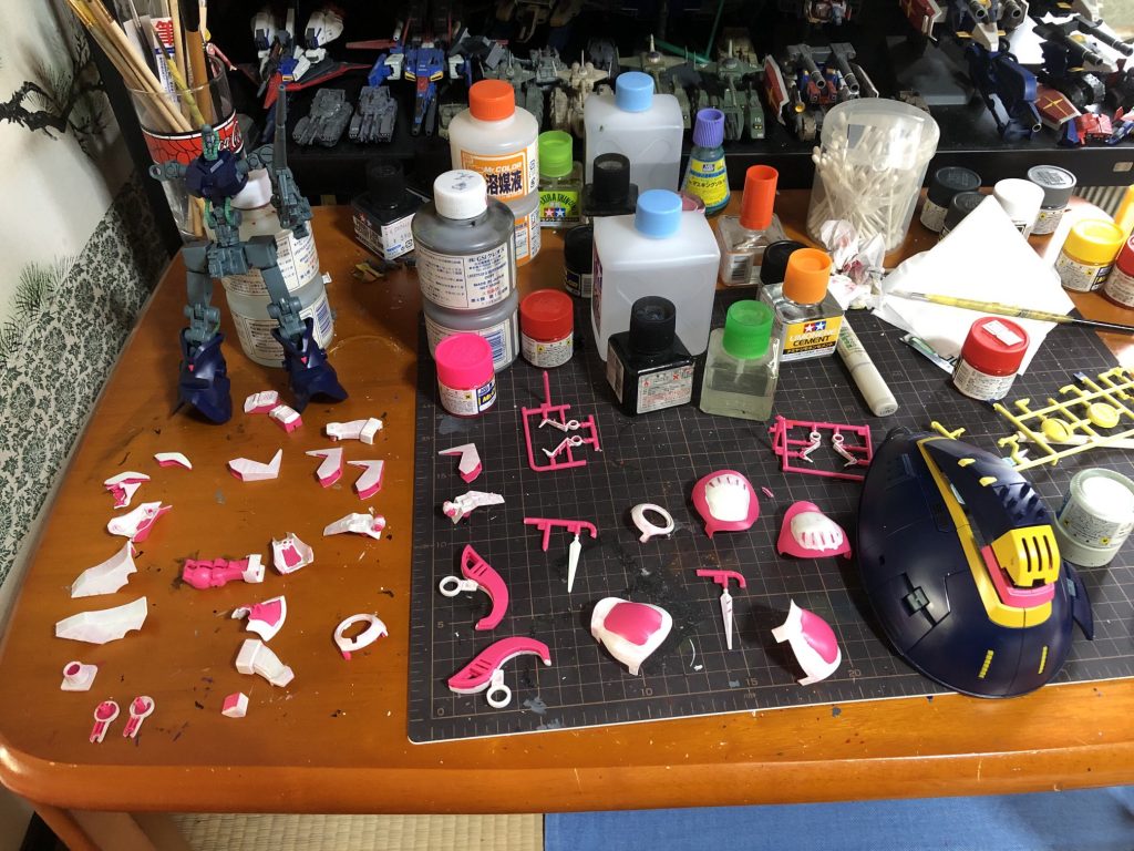 製作工程。まずは下地の白塗装。筆塗りですのでなんの参考にもなりませんが・・・