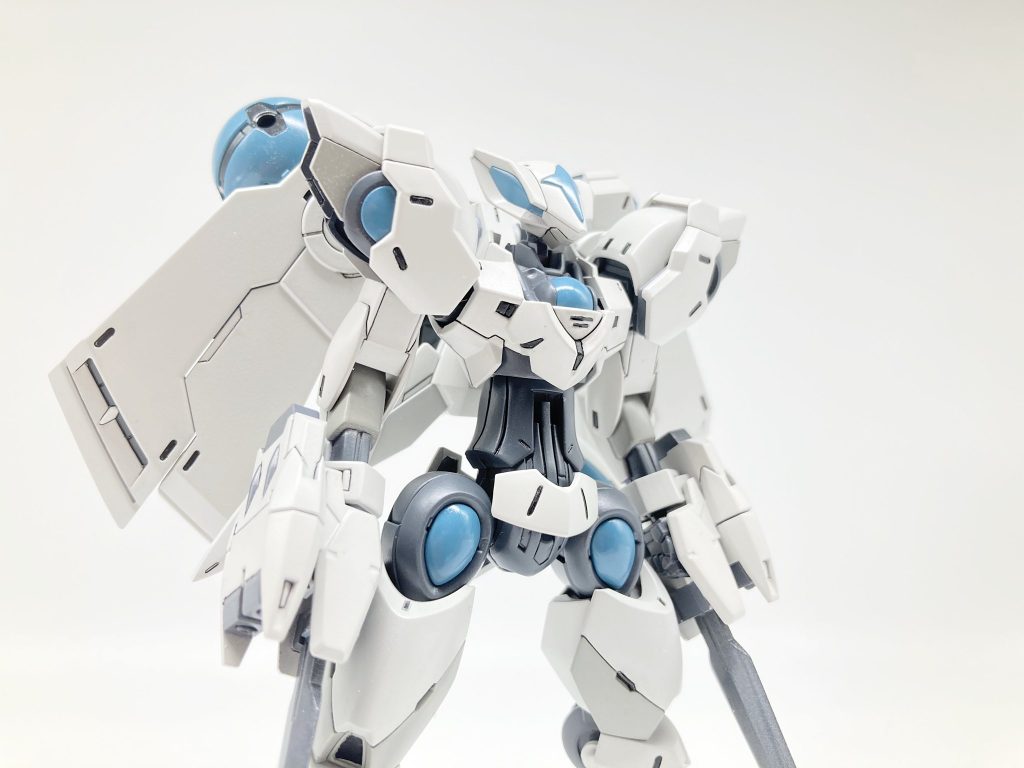 ・胸と胴体間で2mm延長・バックパック逆さに、干渉部を切除して羽の開き可動を拡張・付け根に軸追加して羽自体の可動拡張・ベイオネット 刃部、バックパック小羽シャープ化・ベイオネット砲口にメタルパーツ使用・脚部爪の肉抜き埋め