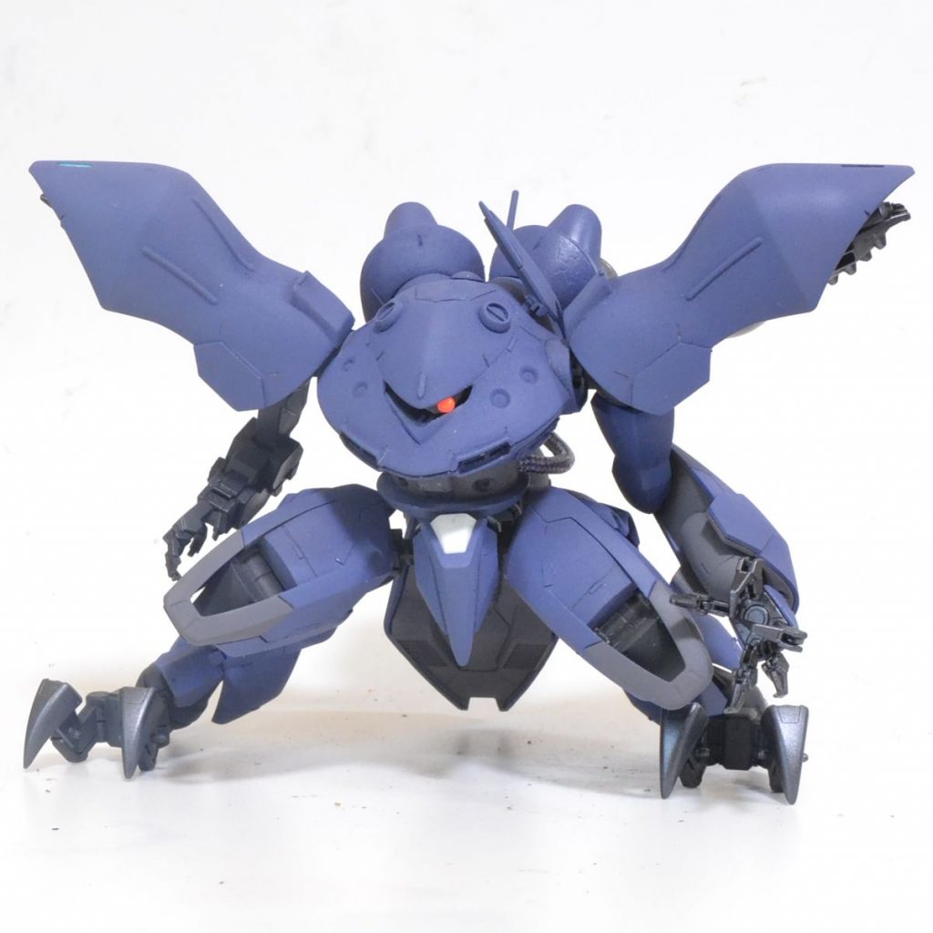 カラーはハイゴッグのイメージを継承しつつ、軍用色ぽいブルイッシュグレーにしようと思いましたが、どんどん青を追加してこんな感じになりました。