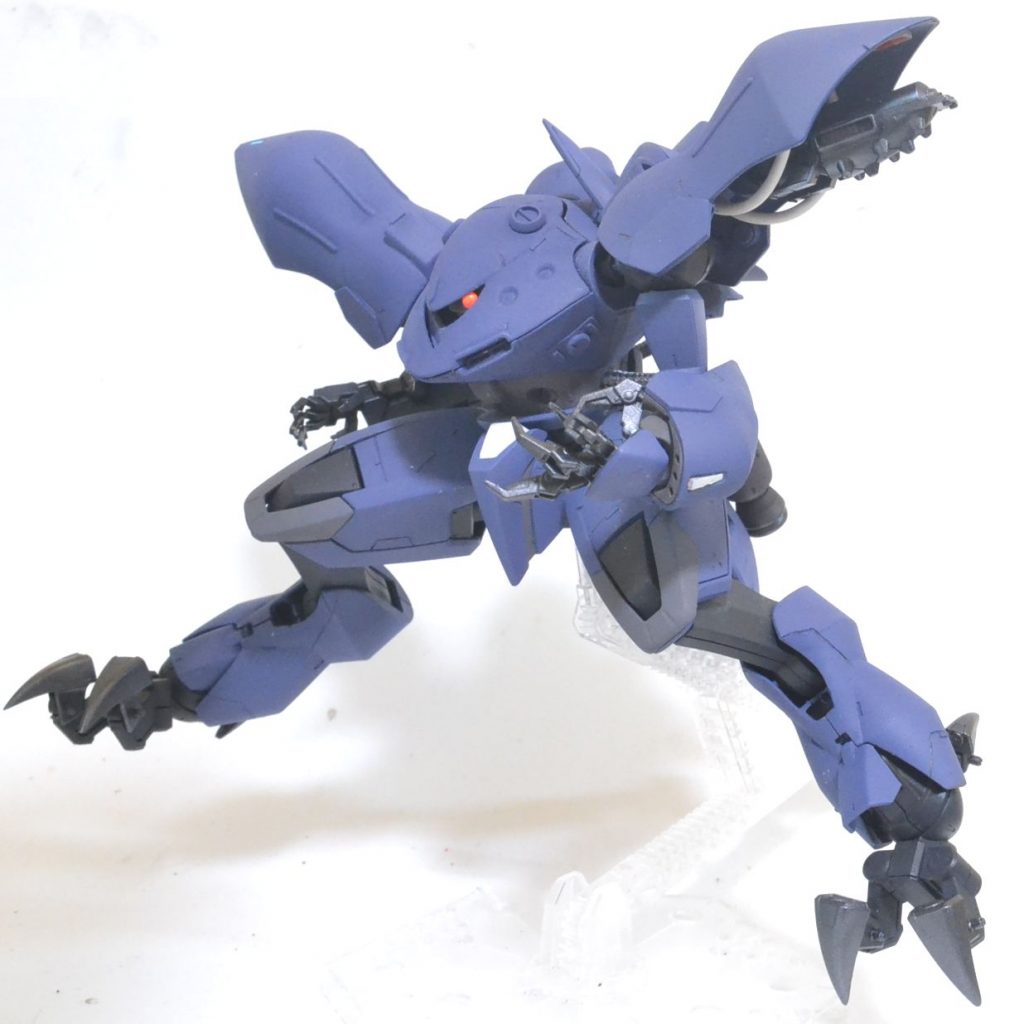 背中とスラスターと脚の跳躍力を活かして地上でも高機動!けっこうでかいです。ゴーストのパーツは頭と胴体以外は使い切りました。