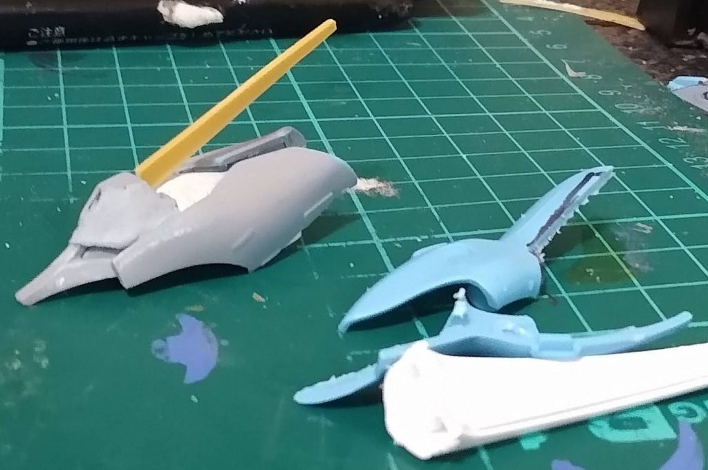 ハイゴッグの腕の曲面を使って顔を作ってみたところ案外いけるのではと思い、本格的に制作スタートです。