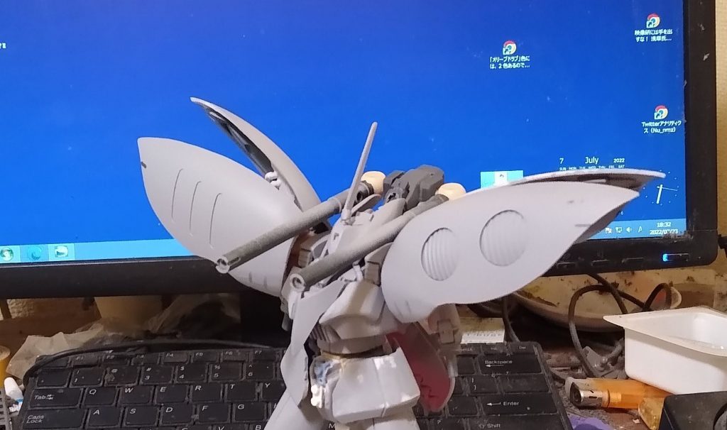 アクティブカノン付け根の丸いところのパーツが思いつかずにしばらく制作が中断してたのですが、フィギュア用のボールジョイントが使えるじゃないか!ということに気づき最近再開しました。