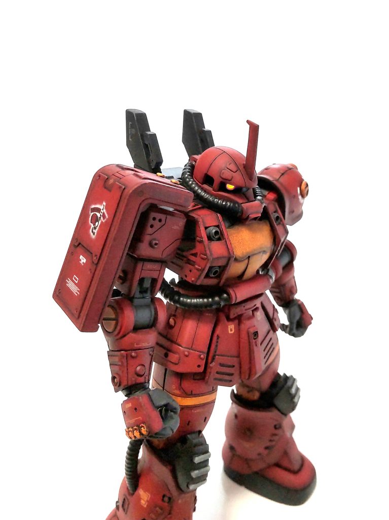 ブレードアンテナはスクラッチ。モノアイはHアイズに蛍光塗料を塗ってUVライトで発光させてます。