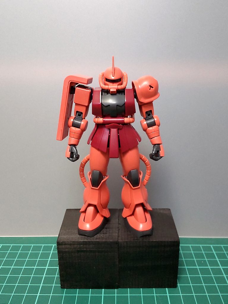 上半身はHGリバイブ、下半身はオリジンのシャアザク。