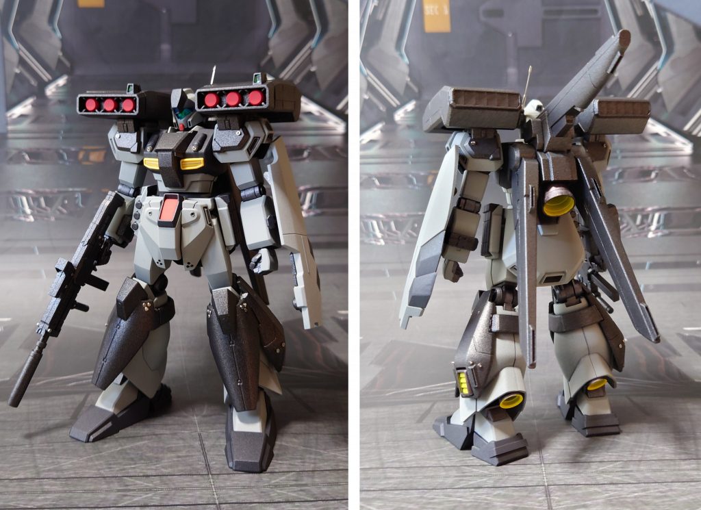 フル装備での前後ろ。■塗装レシピ白:黒サフ→ロイヤルライトグレー→つや消し本体黒:黒サフ→MSグレー連邦系→つや消し関節:黒サフ→ガンメタル→つや消しスラスター内黄色:グレーサフ→イエロー→つや消しスターク・ジェガン武器類:黒サフ→黒鉄色→つや消し追加装甲部、他キットからの追加装備類:黒サフ→メタリックグレー→つや消しミサイル弾頭赤:MSレッド→つや消しビーム刃エフェクト:根本側にMSホワイト→先端側にメタリックレッド→全体に蛍光ピンクその他部分塗装、墨入れ:ガンダムマーカーのリアルタッチマーカー各種センサー類:市販シール素材(トップコート後に貼り付け)