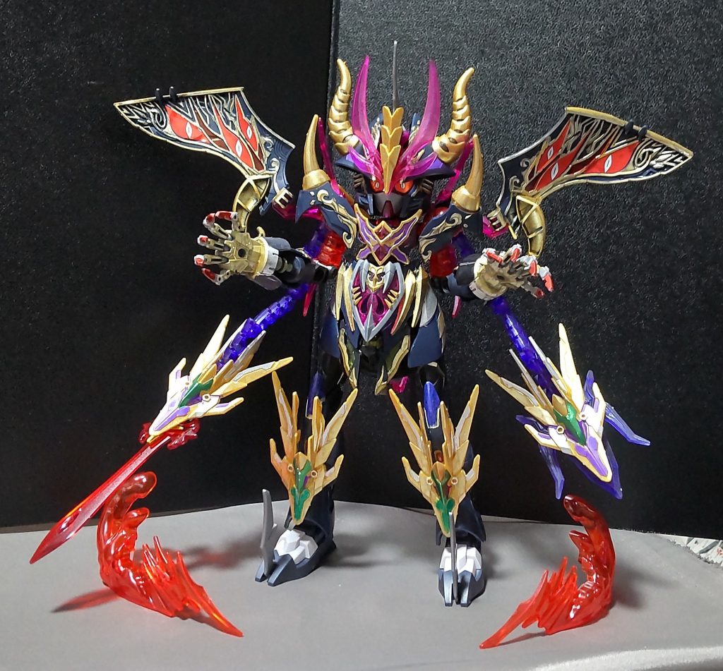 かぁぁぁぁーーーーっ!!!邪竜形態「ネオブラックドラゴン」モードになりました。その姿はまさにナイトガンダム物語のサタンガンダム(ネオブラックドラゴン)を彷彿とさせますね。