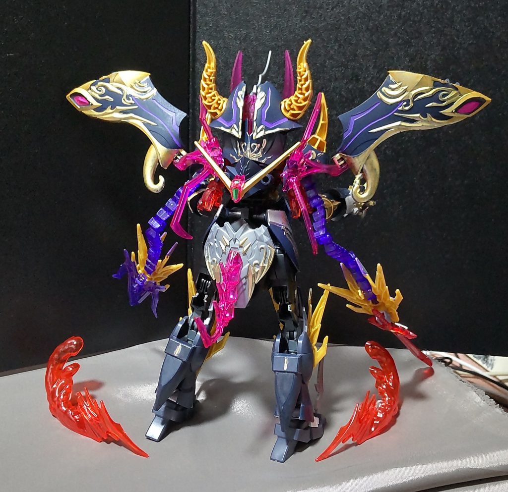 尻尾はネオブラックドラゴン形態時に装着するようにしました。※ただし、今後発売される予定のドラゴンが出たら、そちらの方に交換したいところですね。