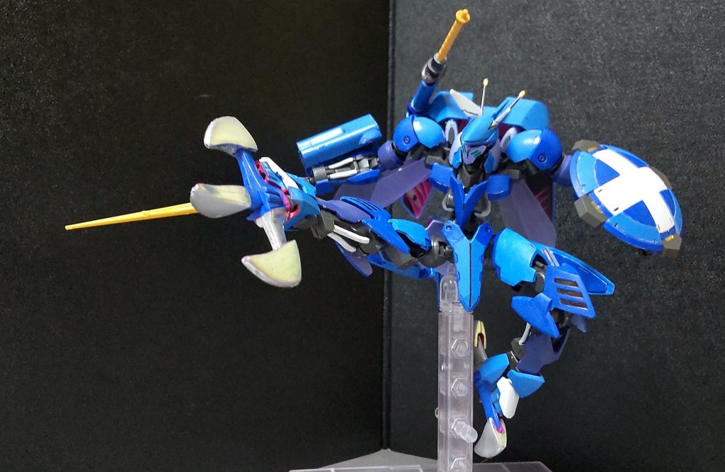 脚部の爪は可動するので、クローキックによる格闘も出来ます。※ダンバインもよくやっていたようです……こういうポーズが取れるのも、ヴァルキュリアフレームによる恩恵の賜物ですね。