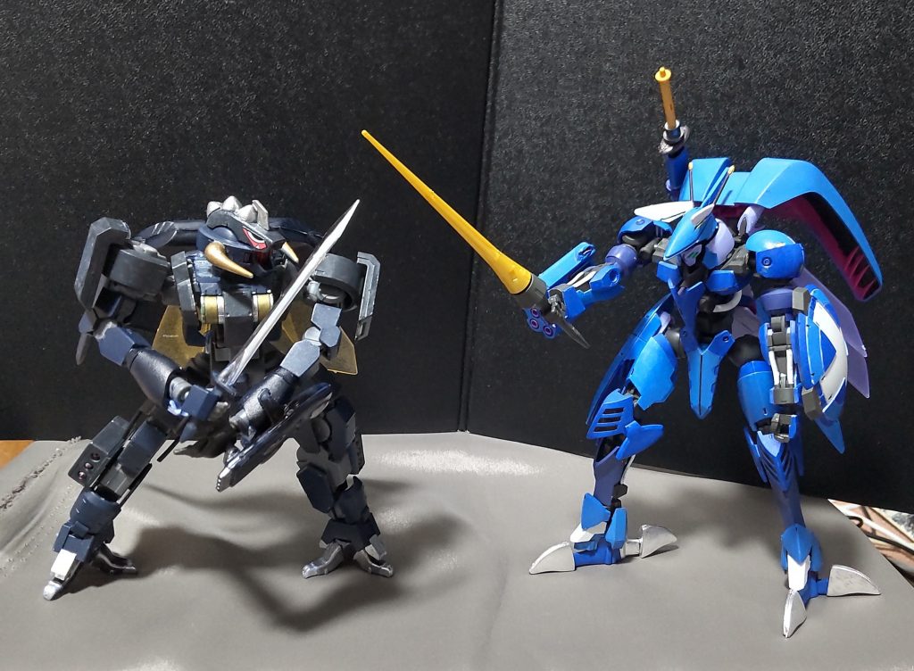 オーラバトラー同士の戦いの風景。※別に敵対しているわけではありません。