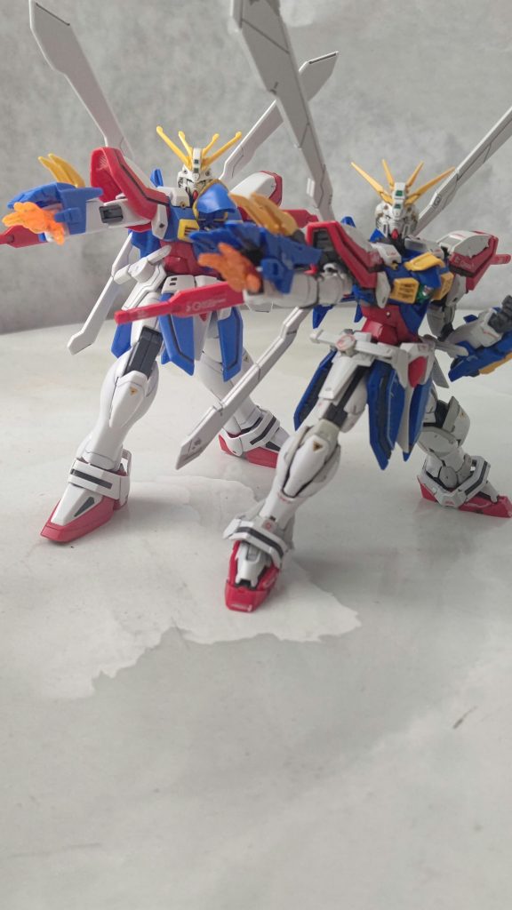 HGFCと並べて。胸のカバーで顔が隠れないようになってます。ただこのギミックのせいで首は外れやすい。