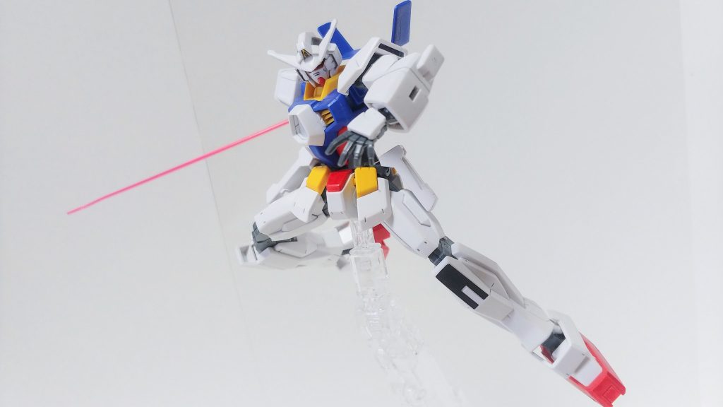 ビームダガー 両腰部に1本ずつマウントされている接近戦用の武装。短いビーム刃を出力する。投擲武装としても使用可能。ビームダガーの刃を調節する事でビームサーベルとして使用可能。