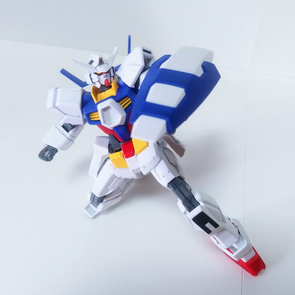 シールド実体式の防御兵装。先端部の青い部分は「A」の文字を形作っている。本体よりも強固に出来ている為、高い防御力を持っている。