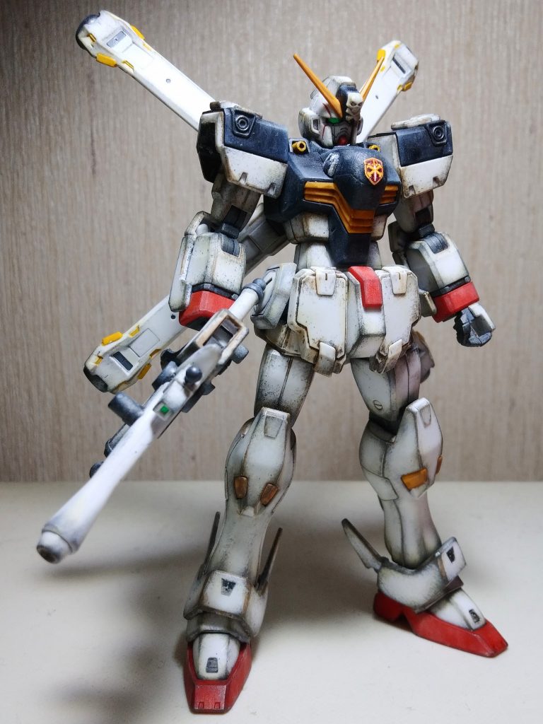 若干、陰影を強くしたワイルドな感じのワンショット。膝の黒い逆台形の部分は塗装なし。塗ってみたら主張が強すぎたため落としました。