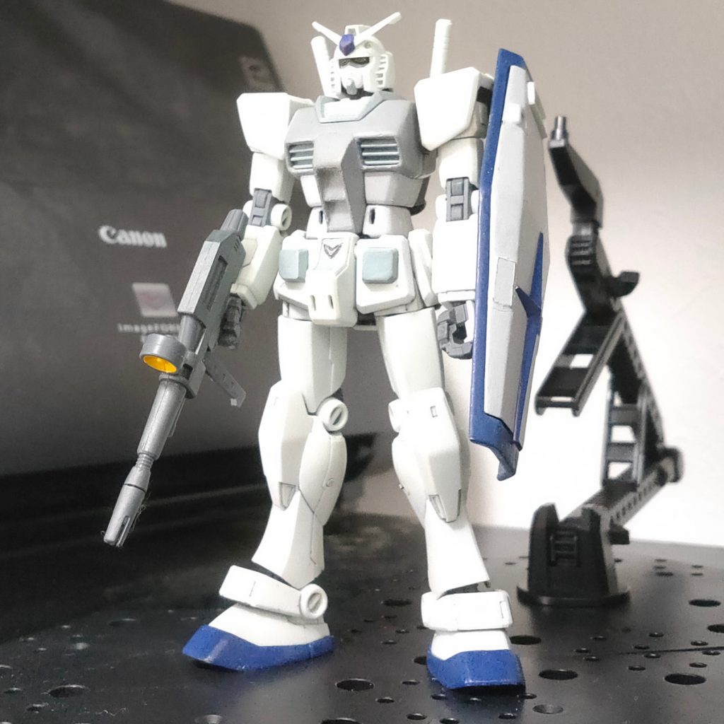 中身は普通の新HGガンダムです。「それ以上でもそれ以下でもない」(鍵を握る人物が、覚悟が固まらず、身を隠すために使う言葉)ですが、本当に新HGガンダムの素組みのままです。