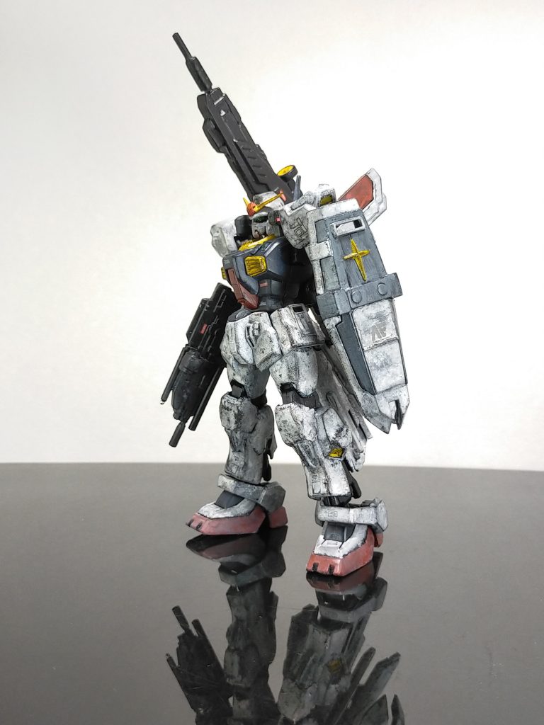 塗装については黒サフ→タミヤアクリルを筆は使用せずにスボンジを小さく切り取りポンポンと置いてゆくイメージで塗装。(武装類は筆塗りですが)塗装後にエッジ部分にドライブラシ。パステルも使用しています。水転写デカールを貼り半光沢のトップコートで仕上げてます。