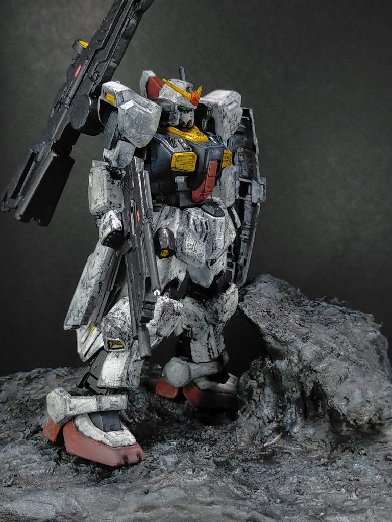 アナハイム社の月面基地で起動実験を繰り返し高火力化の実験。武装類はガンダム7号機の流用品。